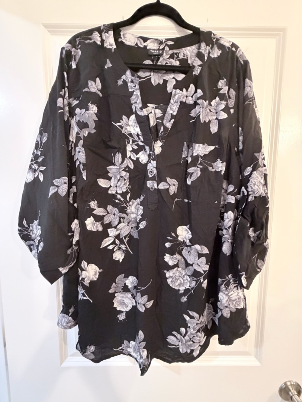 torrid Black and White Floral Notch-Neck Tunic